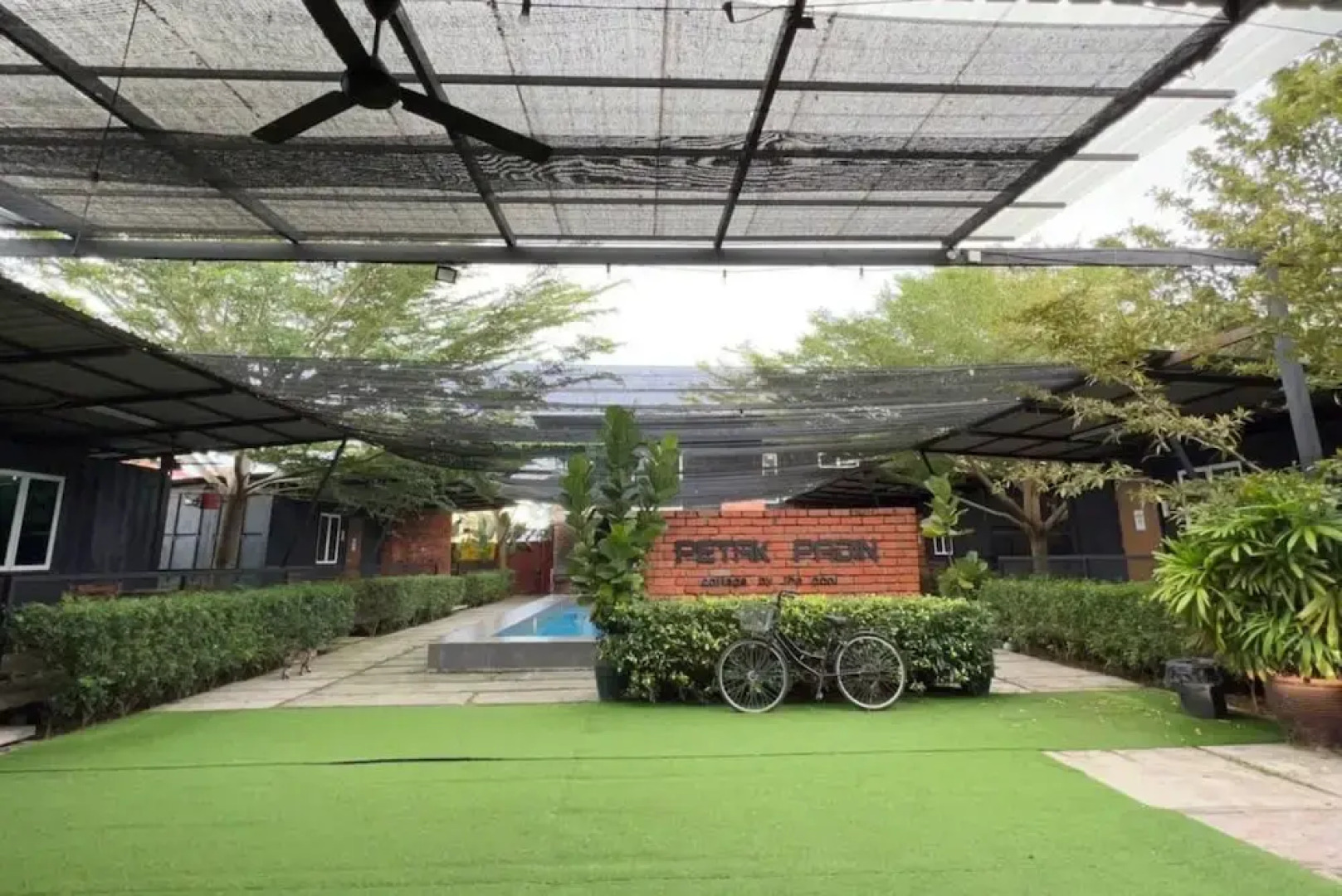 Petak Padin Cottage by The Pool