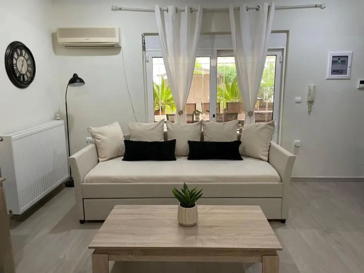 Triptolemus Stay Inn,Eleusis,Gr/3' from the Center