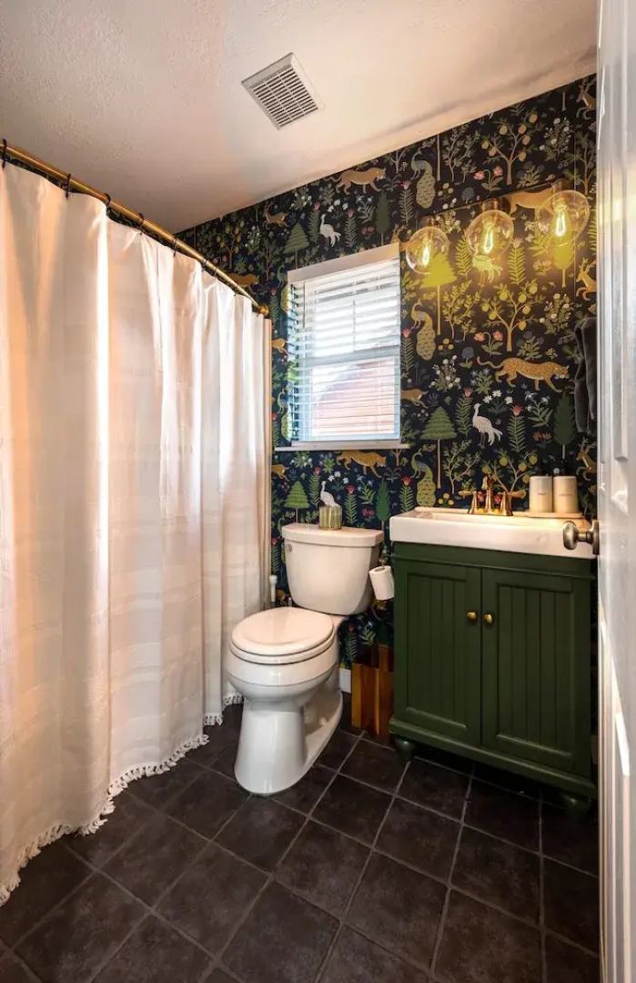 Westside Mountain View 2 Bedroom Home by RedAwning