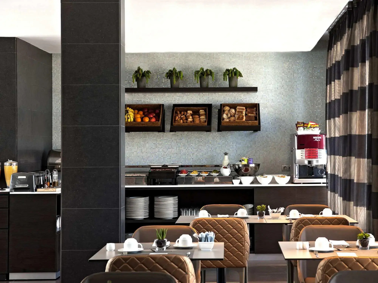 Отель Eurostars Plaza Mayor