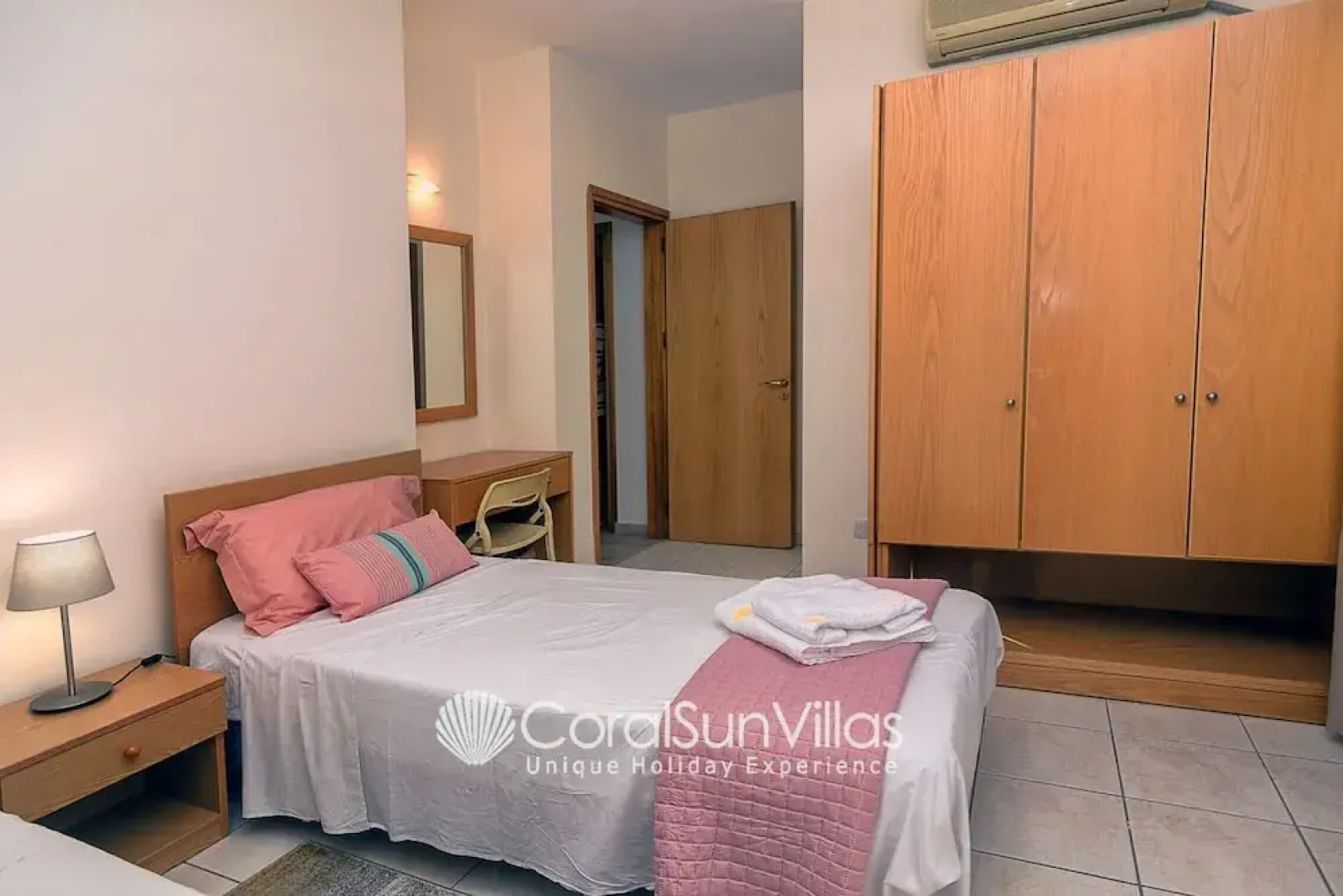 Wonderful Quiet Area, Completely Privacy, Large Private Pool, Colourful Garden