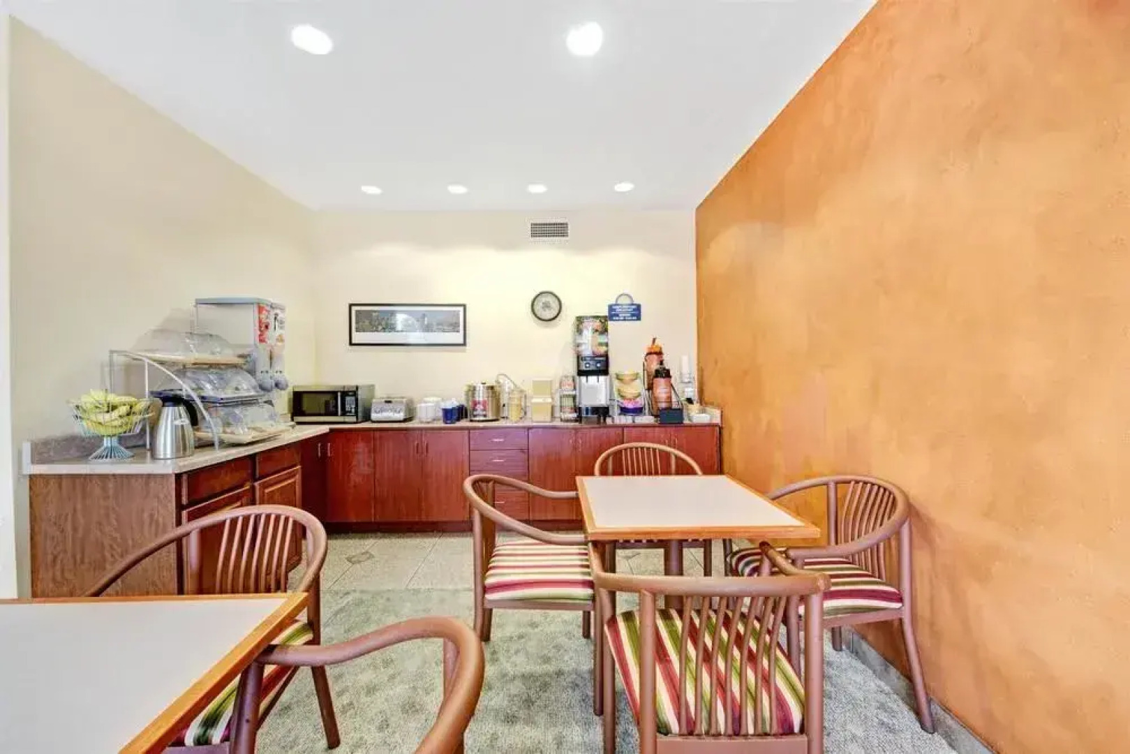 Days Inn & Suites Plano Medical Center/Dallas