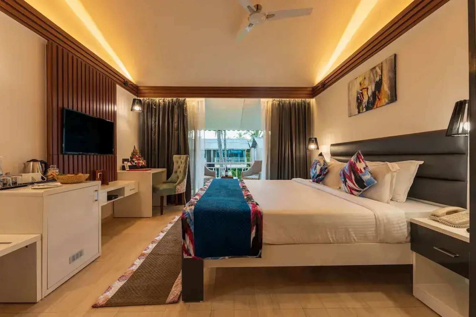 Foxoso La Beach Resort & Spa