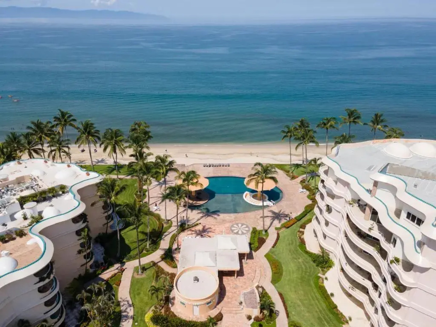 Ocean Front Condo with Pool Sleeps 7 Adults-Quinta del Mar 203