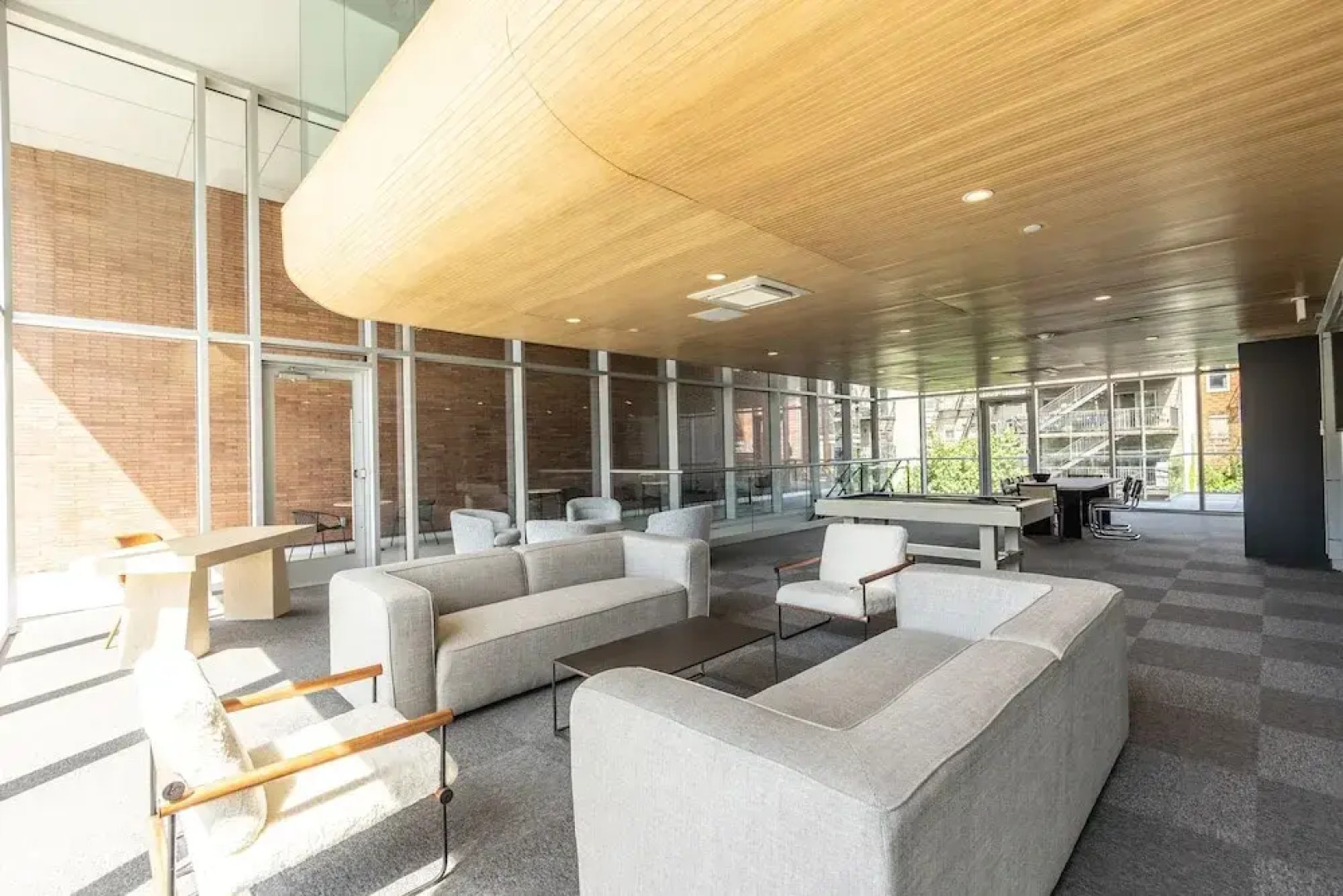 Airy 3 BR Flat w Shared Deck - gym - Mins to NYC