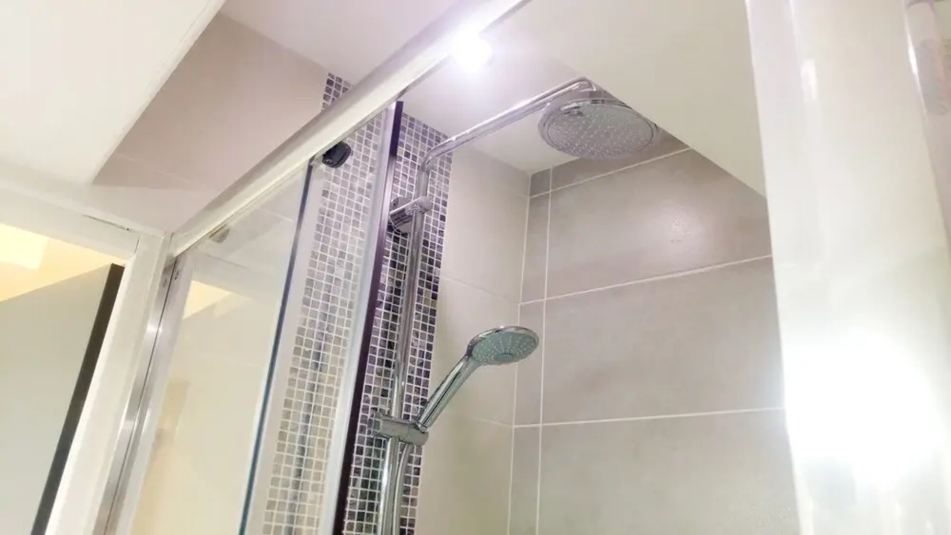 Unsejouranantes - Le Magellan