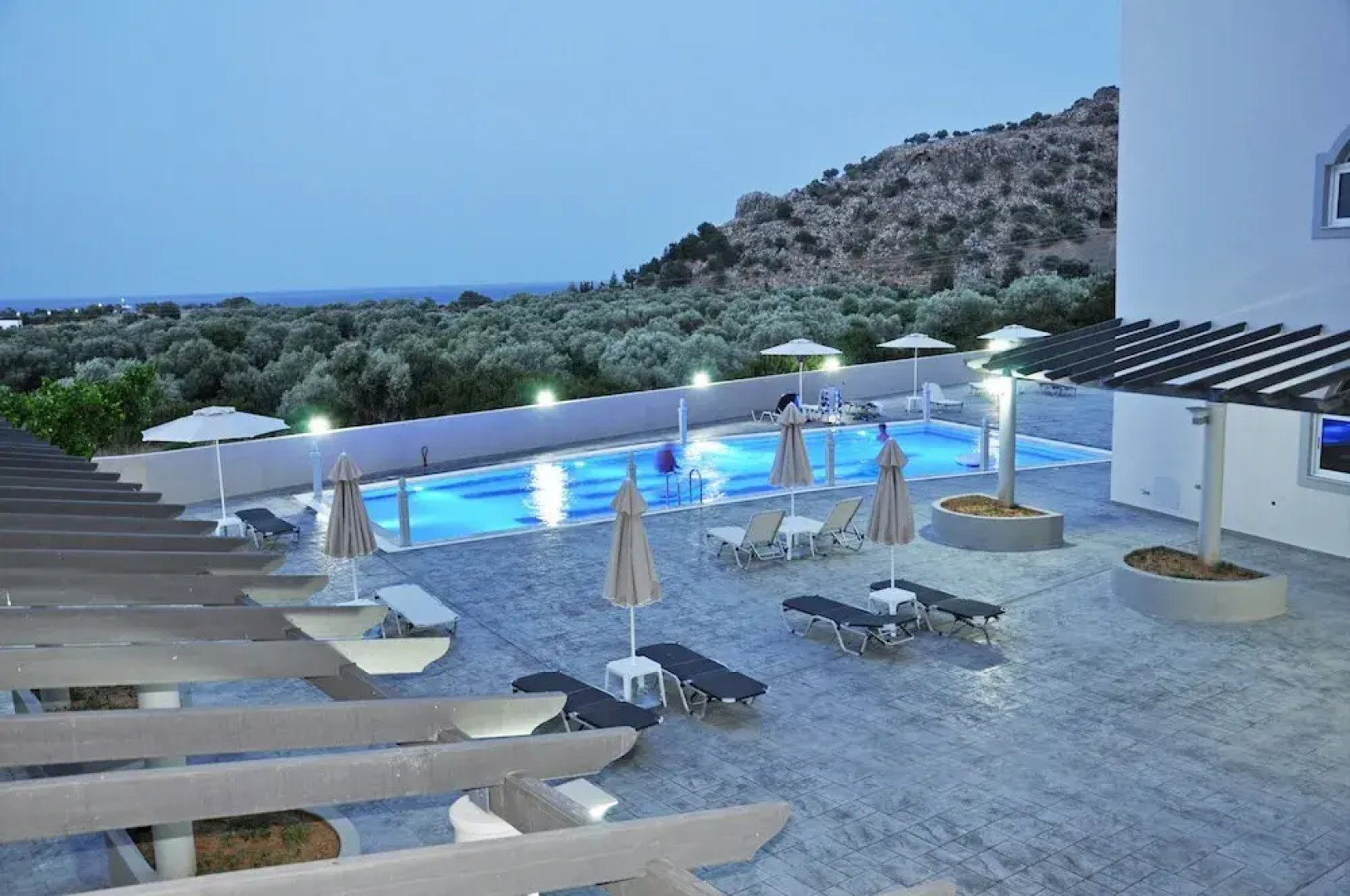 Daniel Apartments & Suites