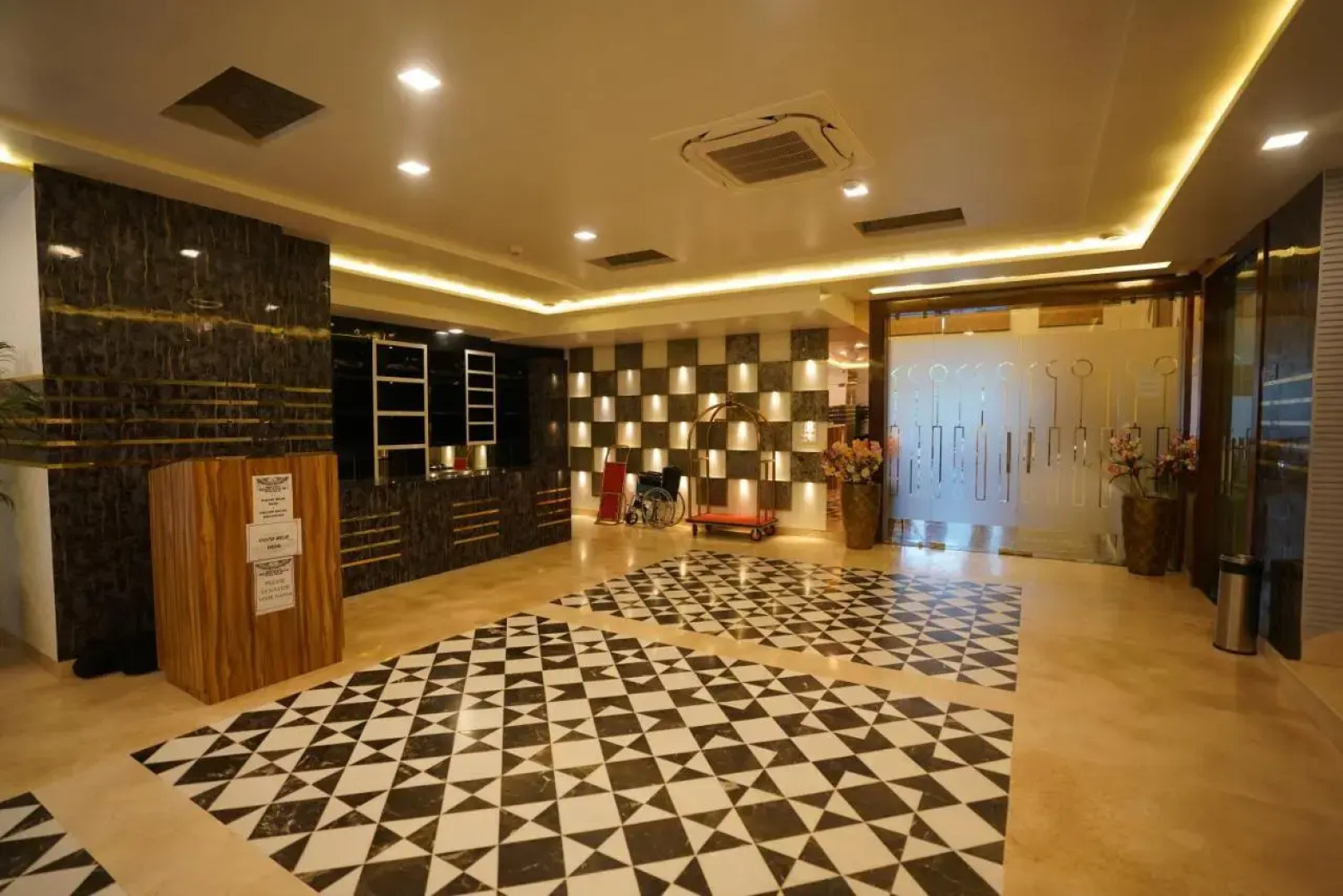 Hotel Idhayan Palace