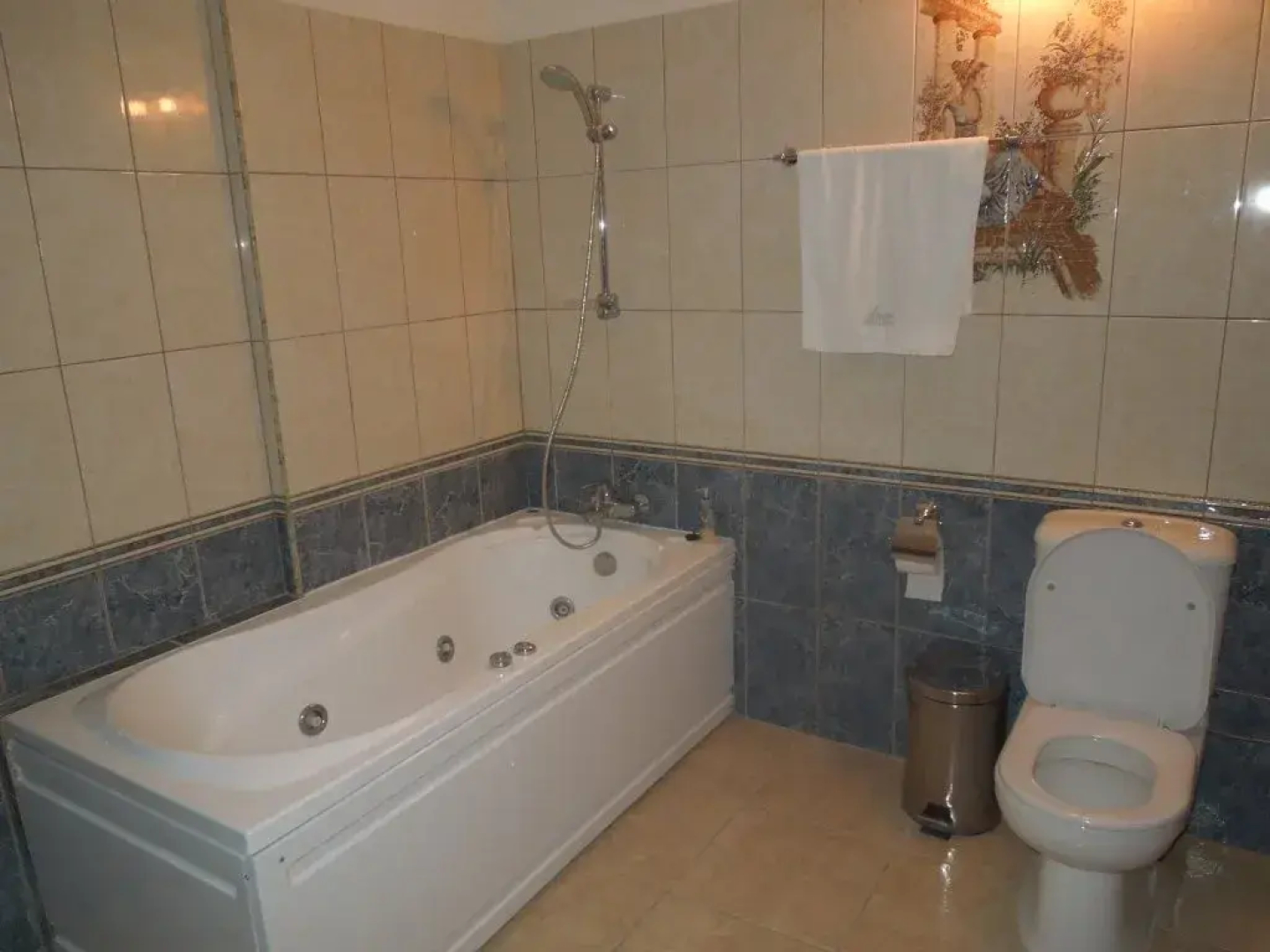 Adonis Palace rooms and Bungalows