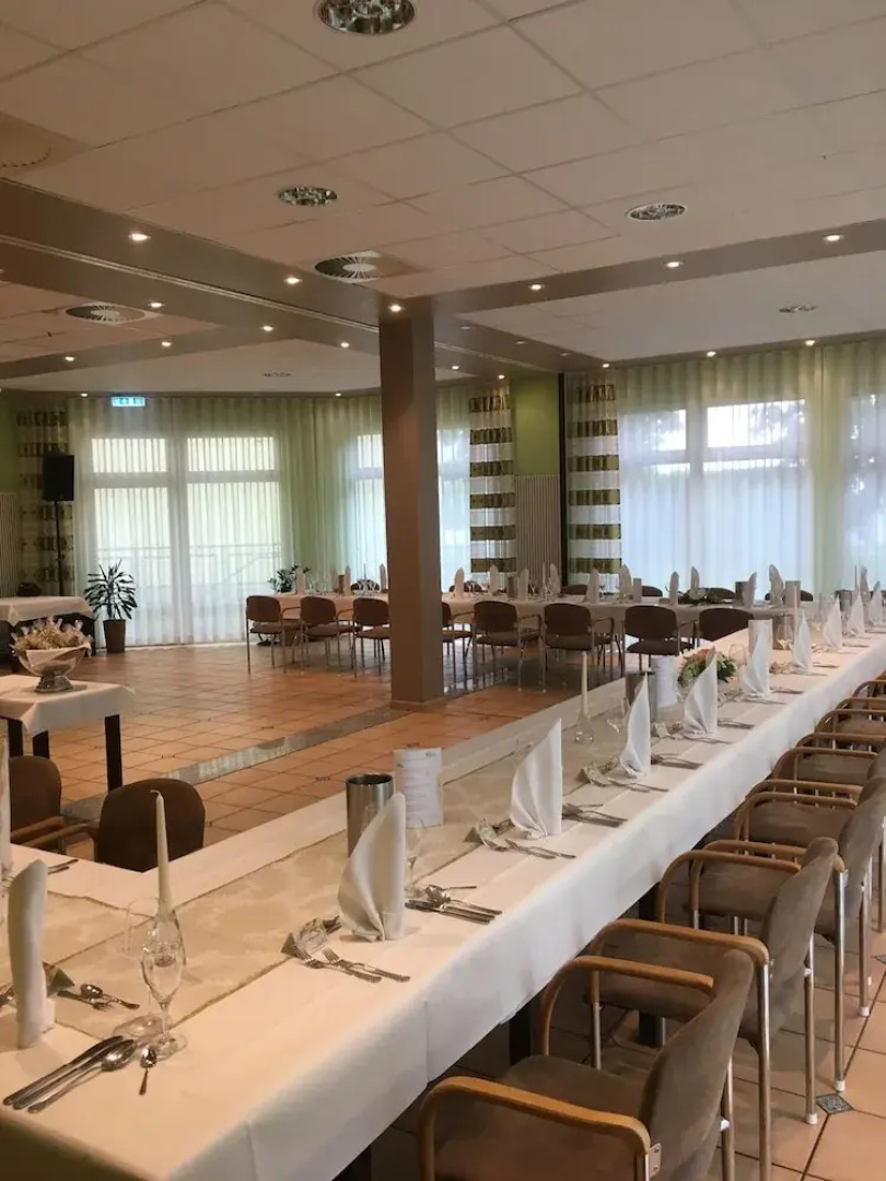 Warias Hotel & Restaurant