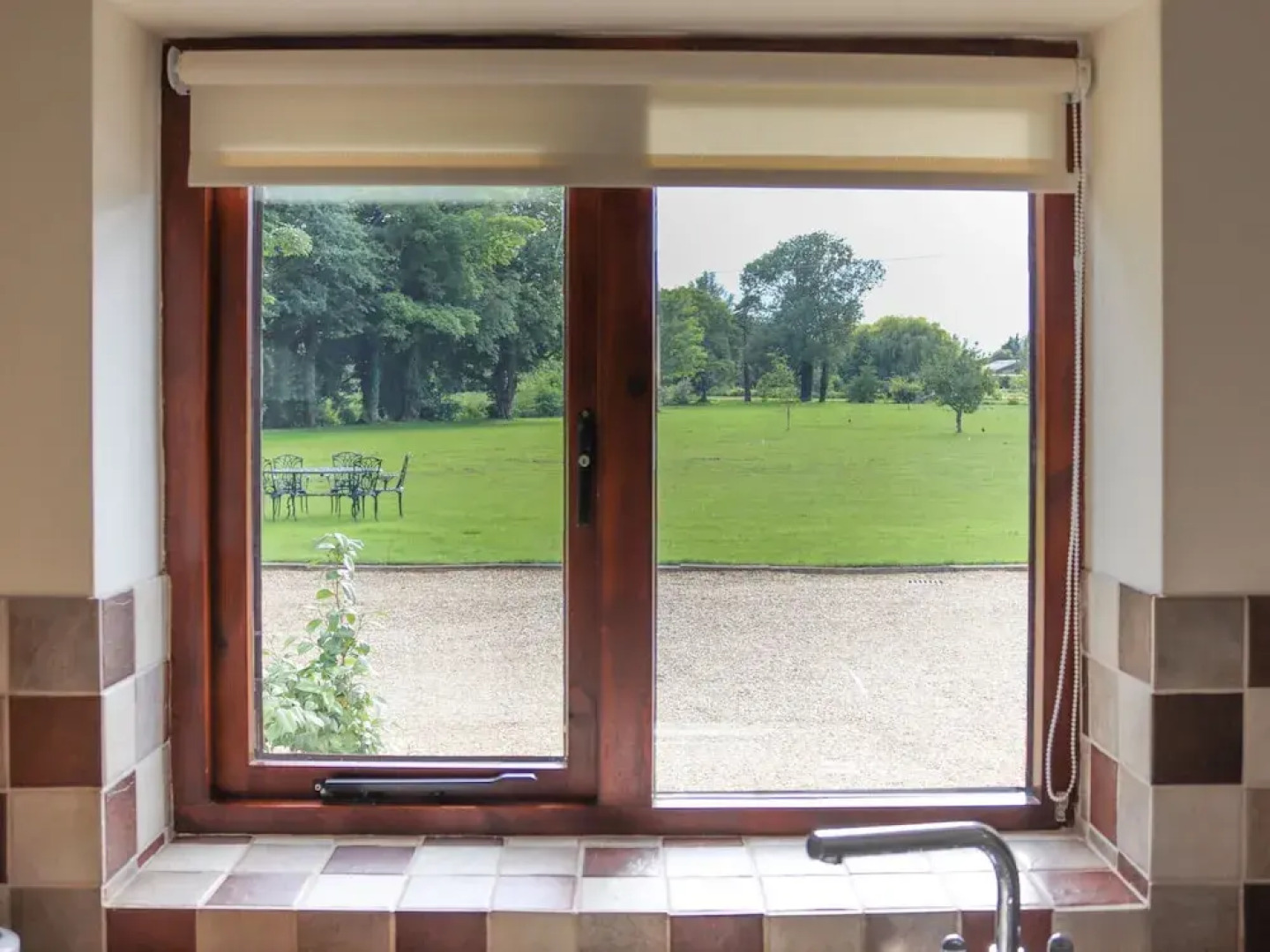 Beautiful, Spacious Cottage Offering Views of the River Nar