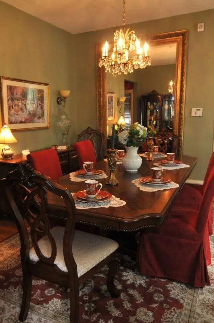 The Inn on Holly Bed and Breakfast
