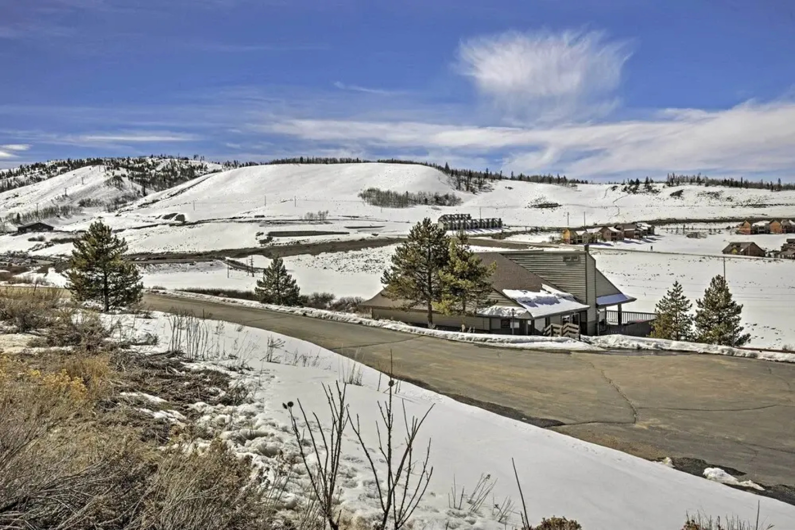 2 Mi to Granby Ranch: Condo w/ Hot Tub Access