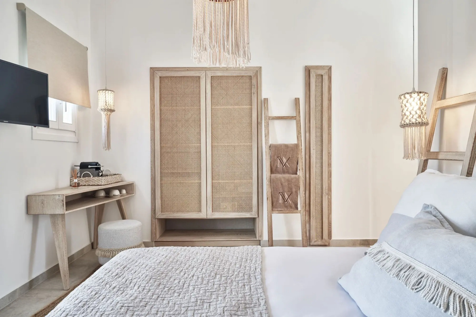 Volcano Luxury Suites Milos - Adults Only
