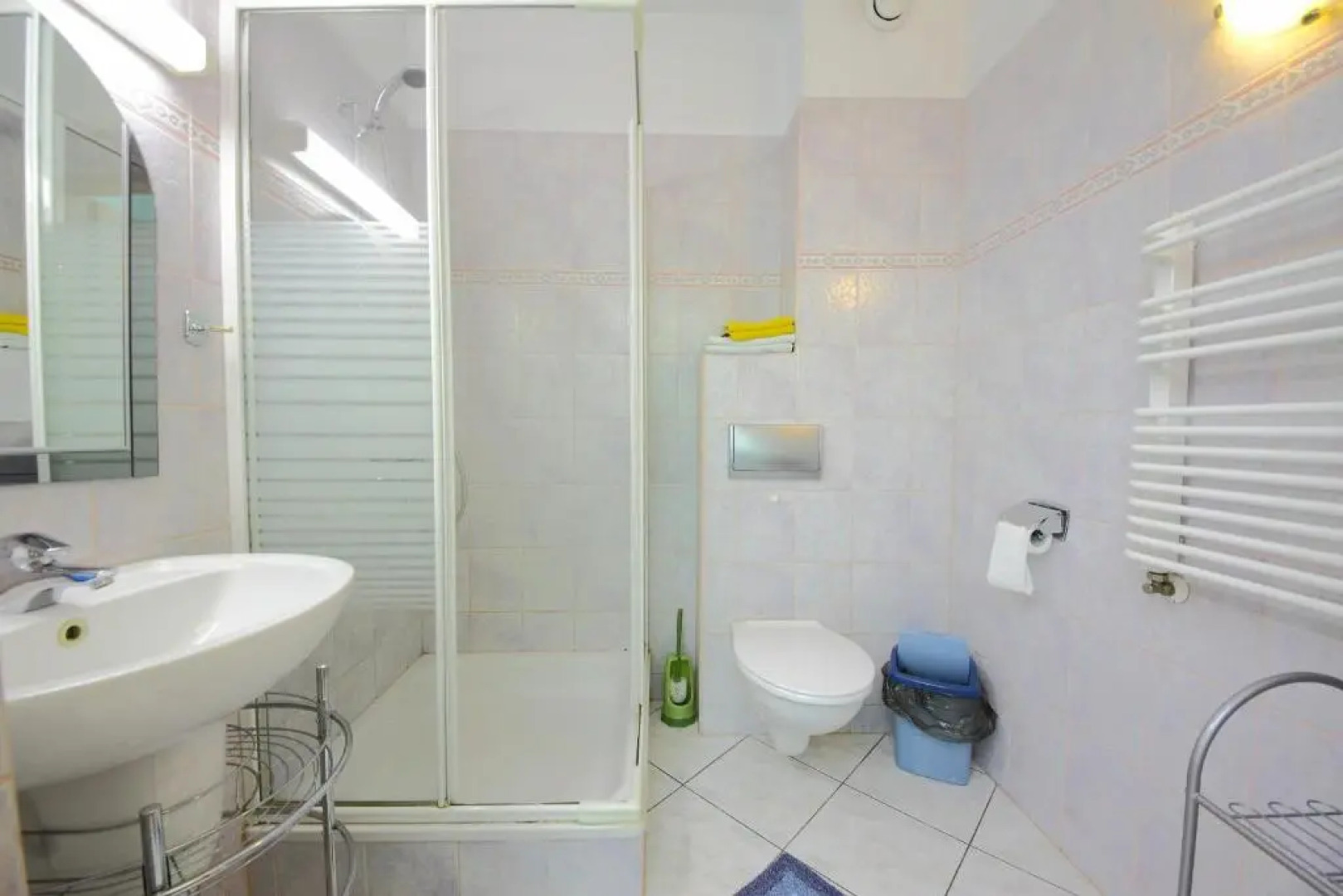 Restaurant & Hostel "Broadway"