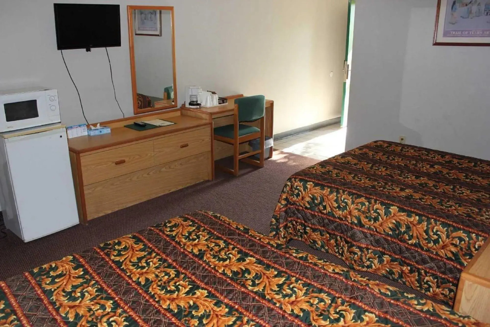 Oak Hill Inn & Suites