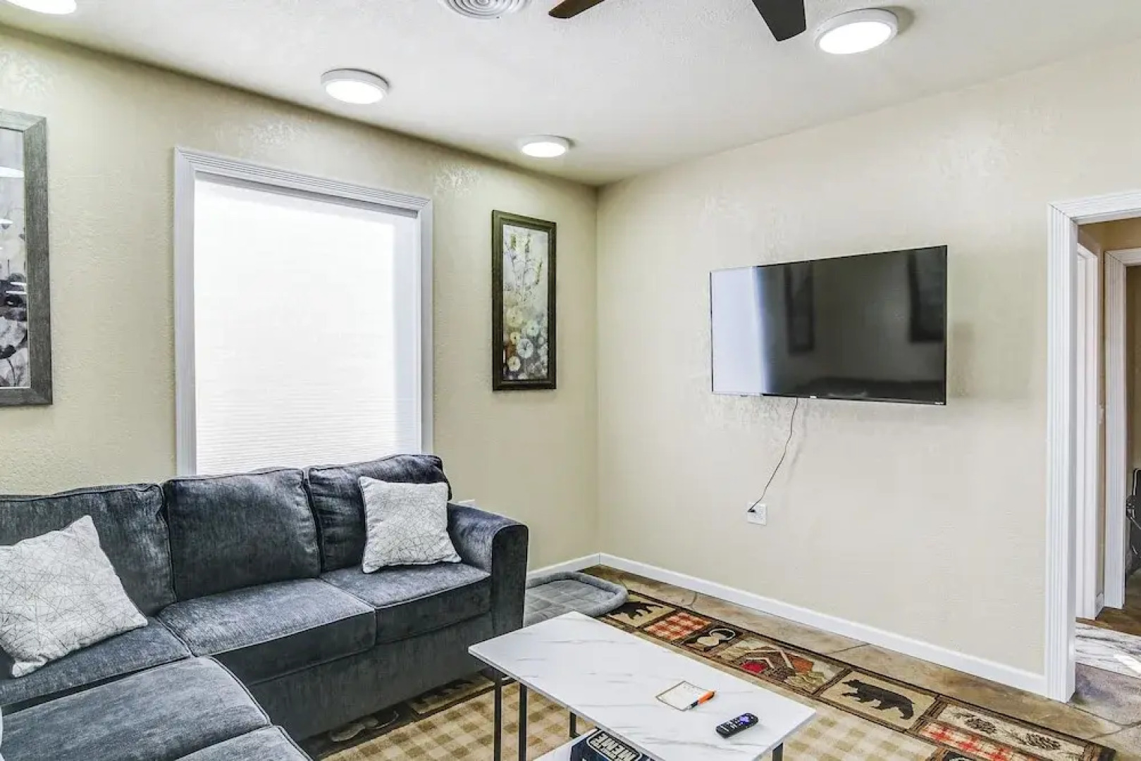 2 Mi to Main St: Newton Guest House