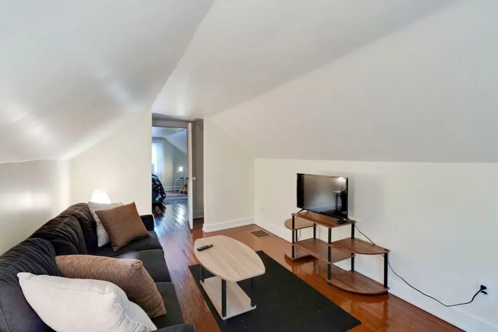 Centrally Located Apt Near Uc, Hospital And Zoo! 1 Bedroom Apts by Redawning