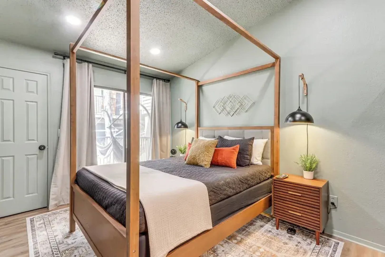 Walk to Table Rock Lake: Updated Cabin w/ Deck!