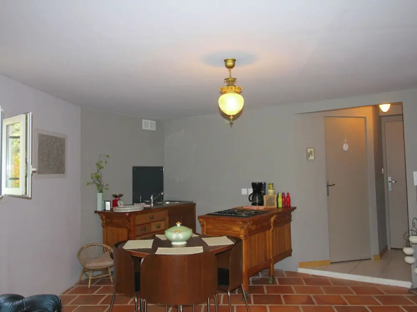 2 Tastefully Furnished Gites With Private Pool, 1km From Faucon