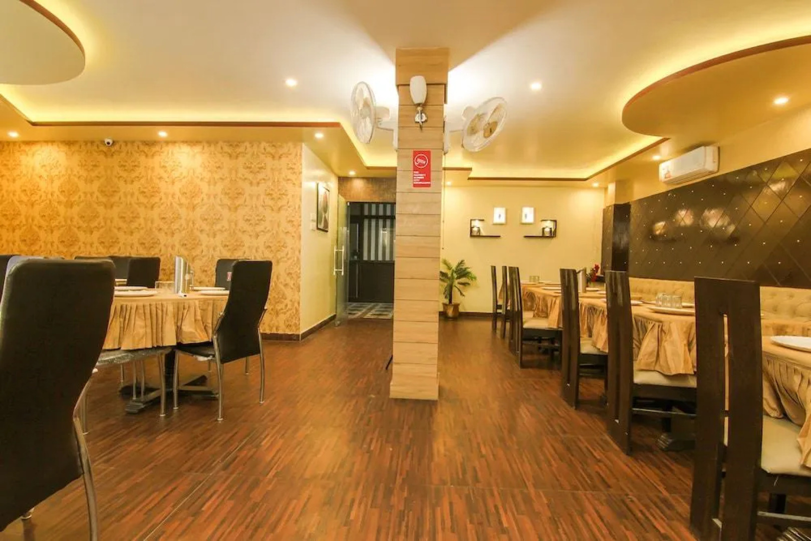 OYO 4998 Sara Residency