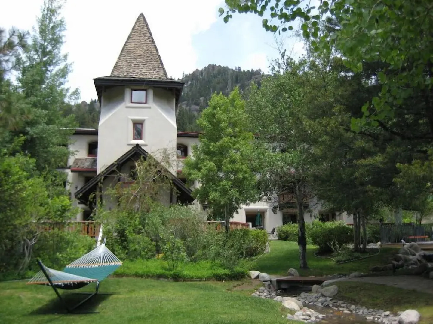 GetAways at Olympic Village Inn
