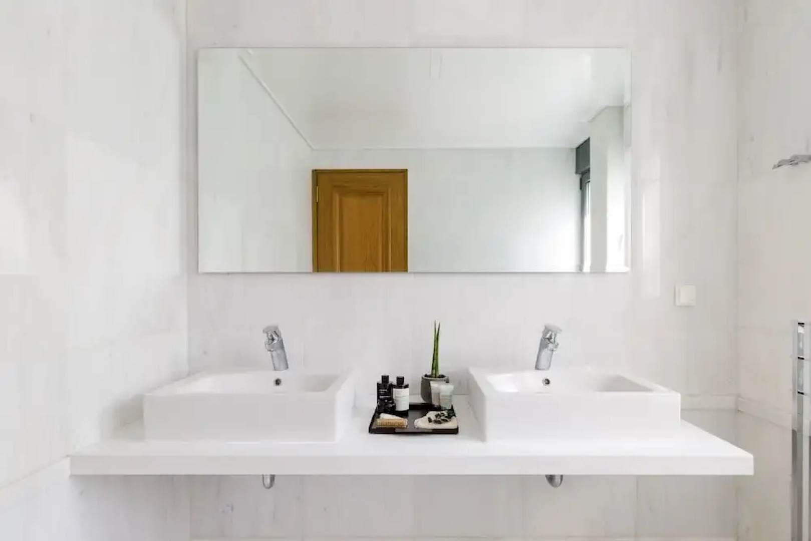 Eos Urban Villa by Upstreet