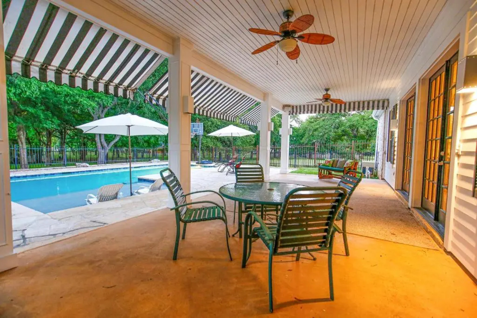 Luxury Golf Course Private Retreat with Heated Swimming Pool