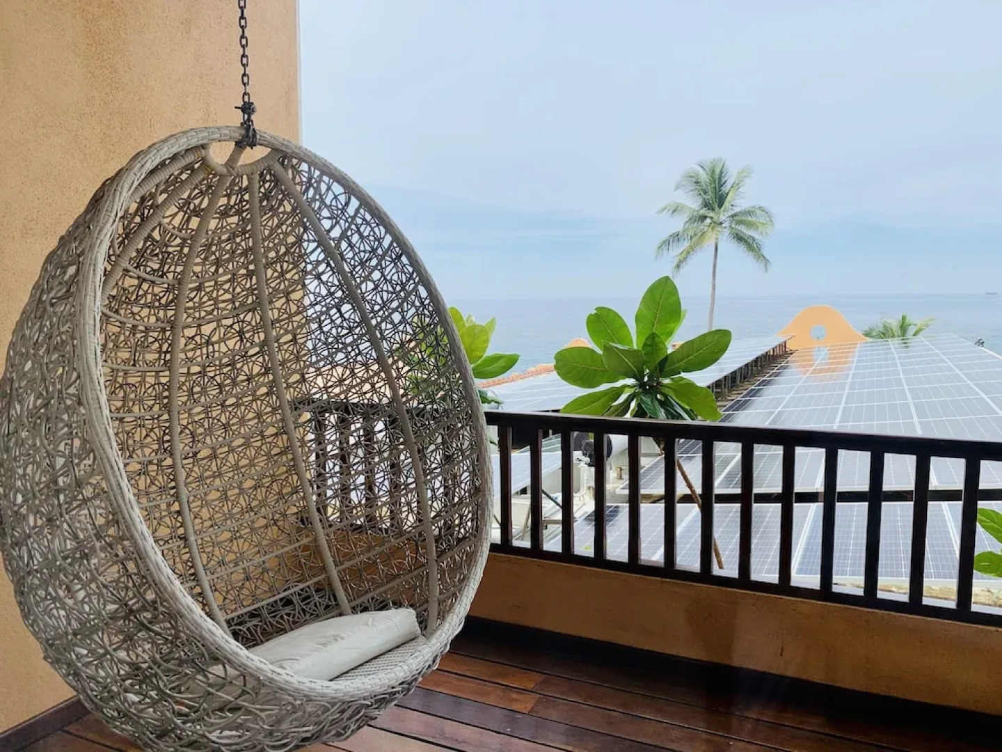 Thaproban Pavilion Waves Unawatuna