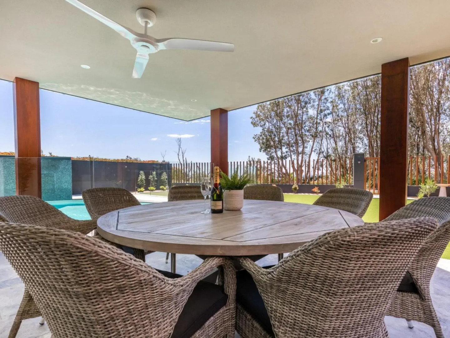 Vukeville, Vincentia - 4pm check out Sundays, except Peak Season