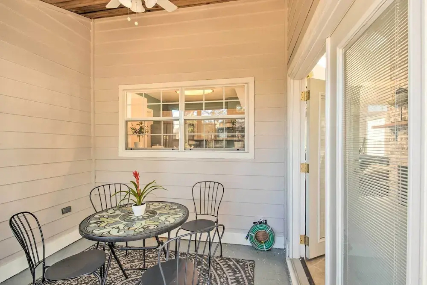 Pet-friendly A-frame Retreat Near Dtwn + Beaches!