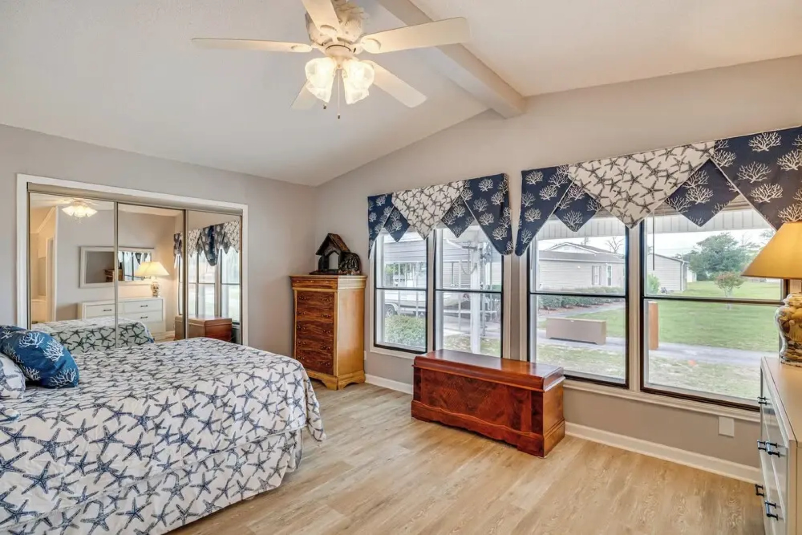 Harkers Island Getaway w/ Deck: Near Cape Lookout!