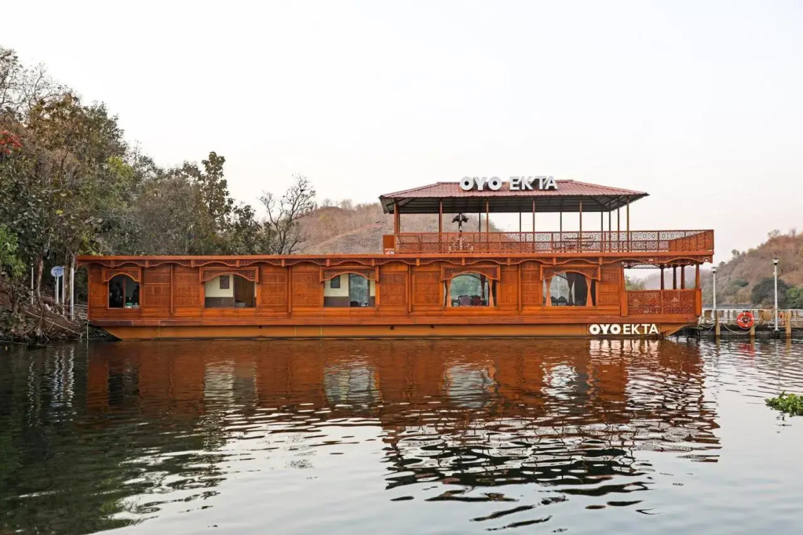 OYO EKTA Houseboat