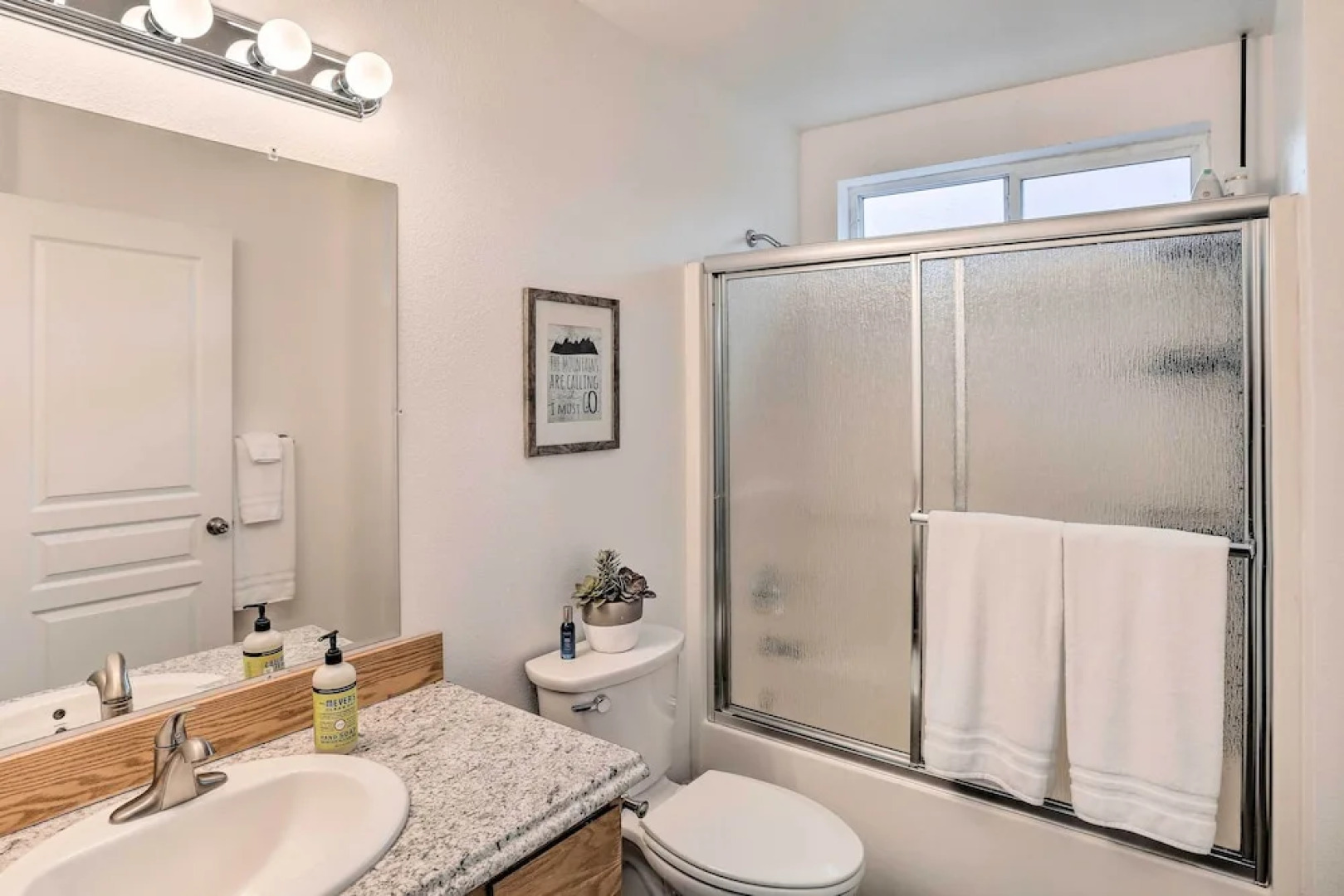 Mount Shasta Escape w/ Balcony ~ Walk to Dtwn