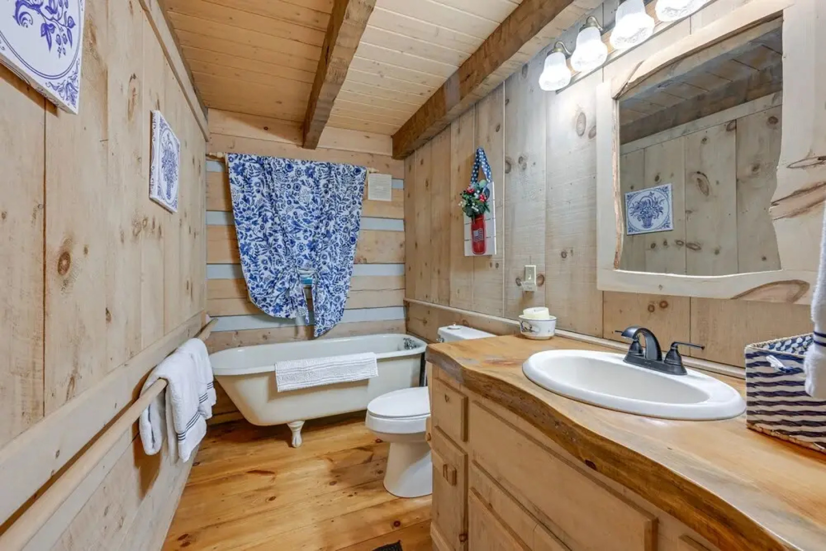 Spacious Sky Valley Home With Resort Perks!