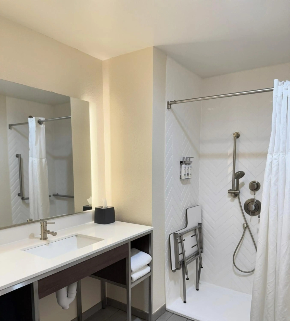 Holiday Inn Hotel & Suites Fayetteville W-Fort Bragg Area by IHG