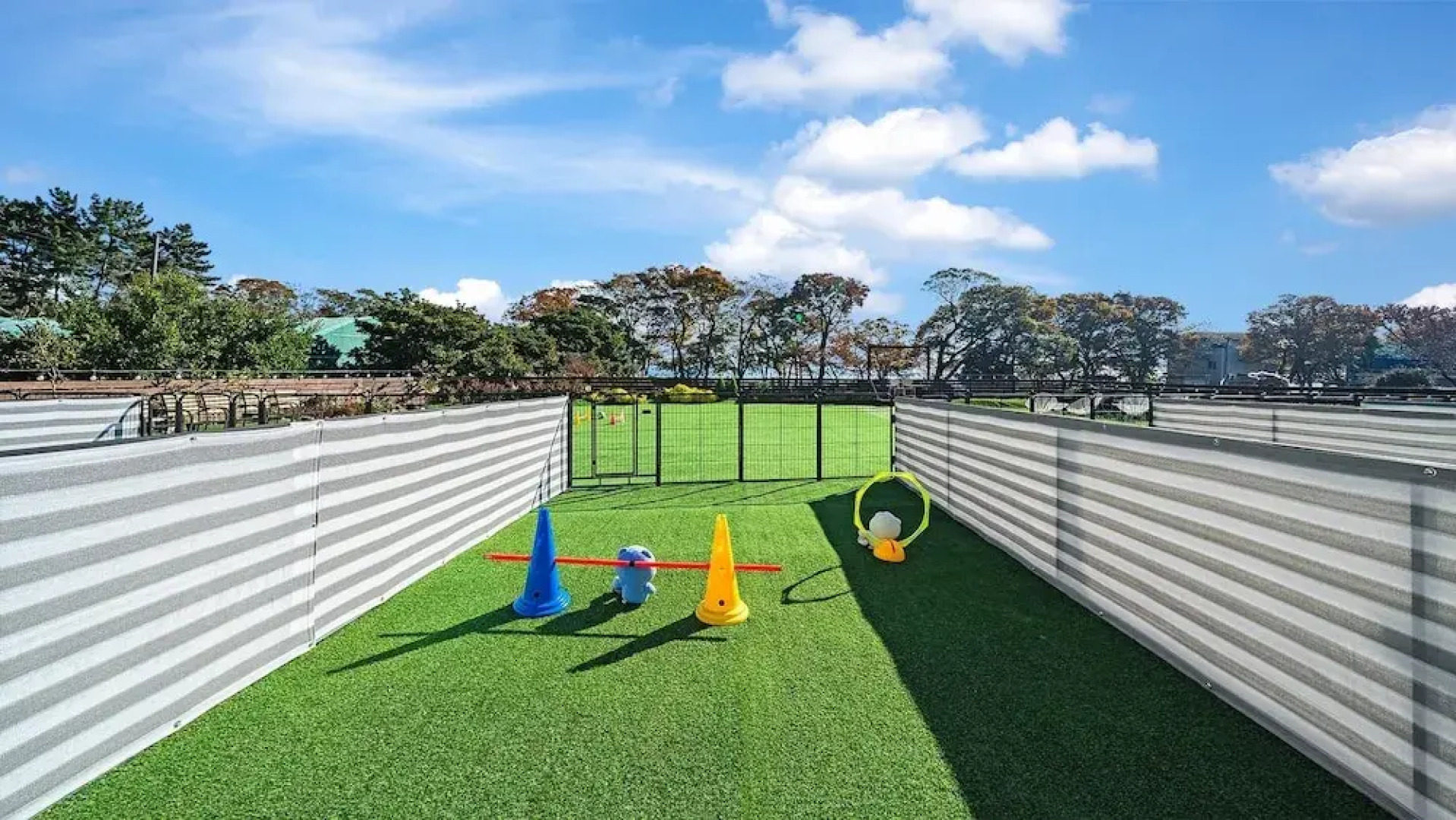 Namhae Dangdangi Dog Pension Blue