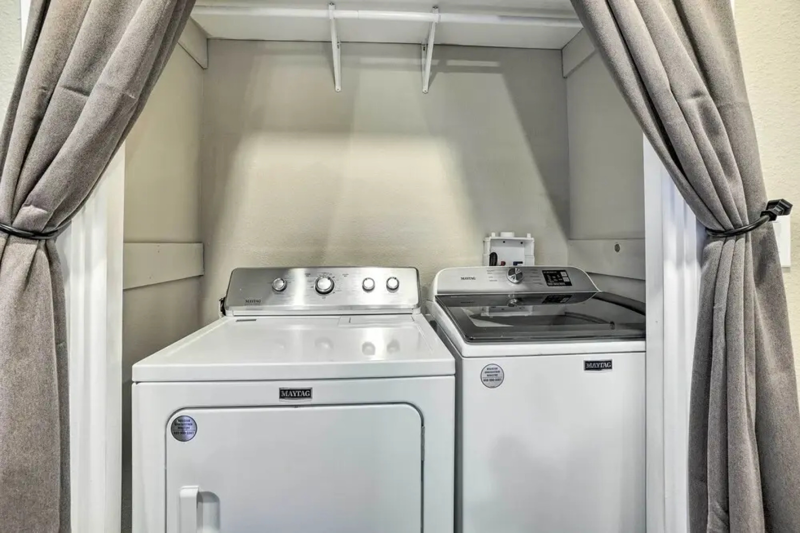 Charming Port Richey Retreat w/ Shared Dock