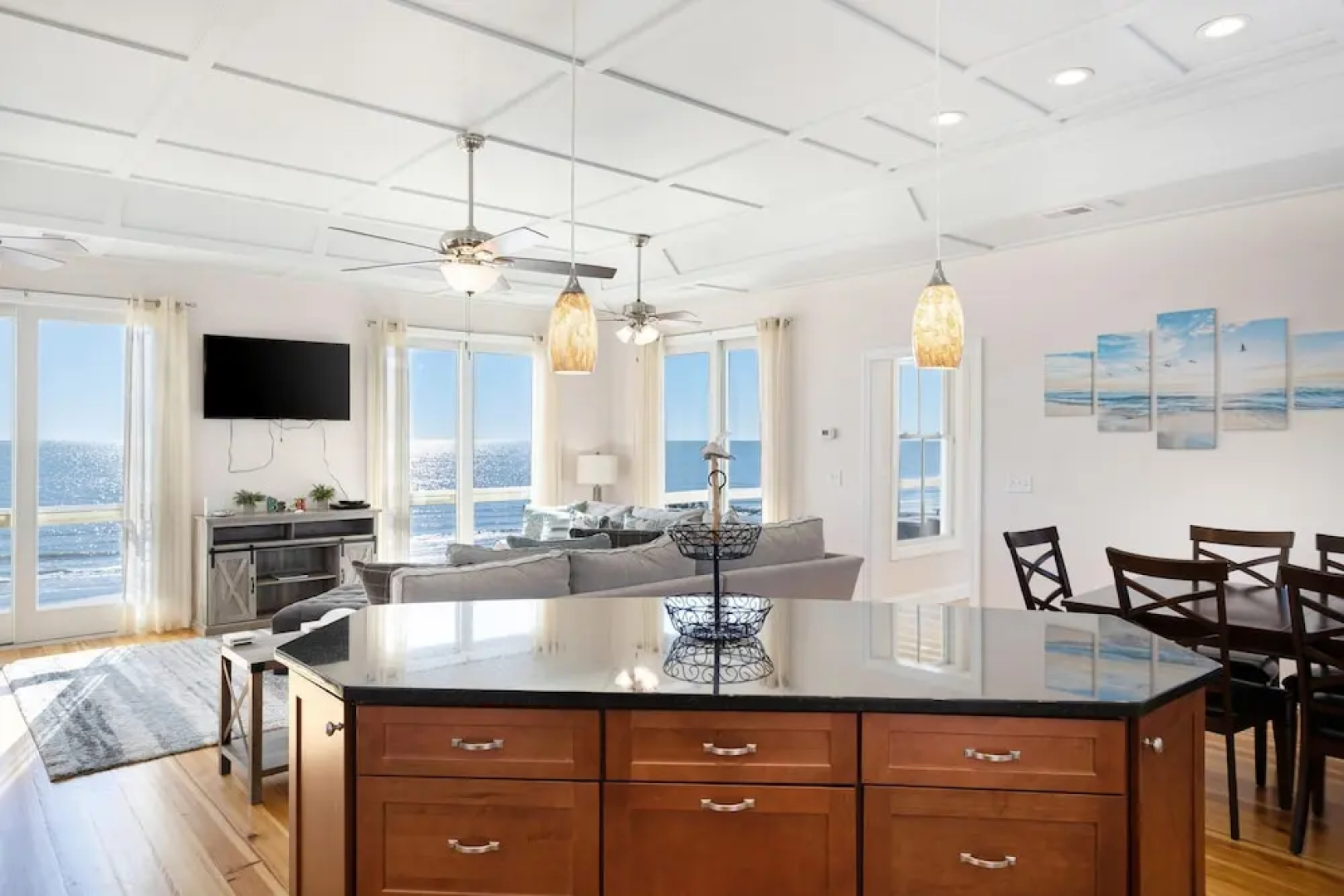 Endless Summer 5 Bedroom Home by Redawning