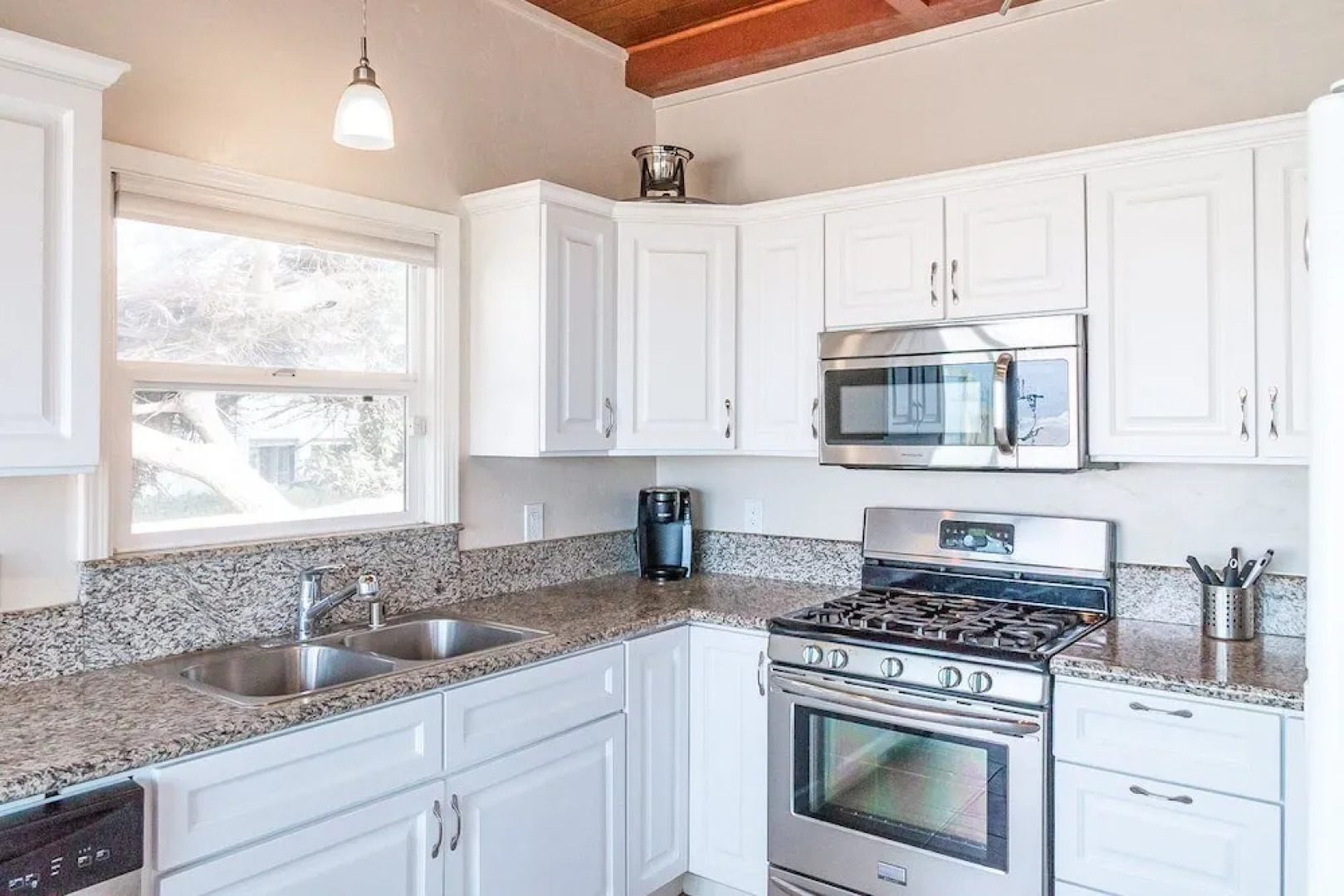 Oceanfront  W/ Direct Beach Access 3 Bedroom Home