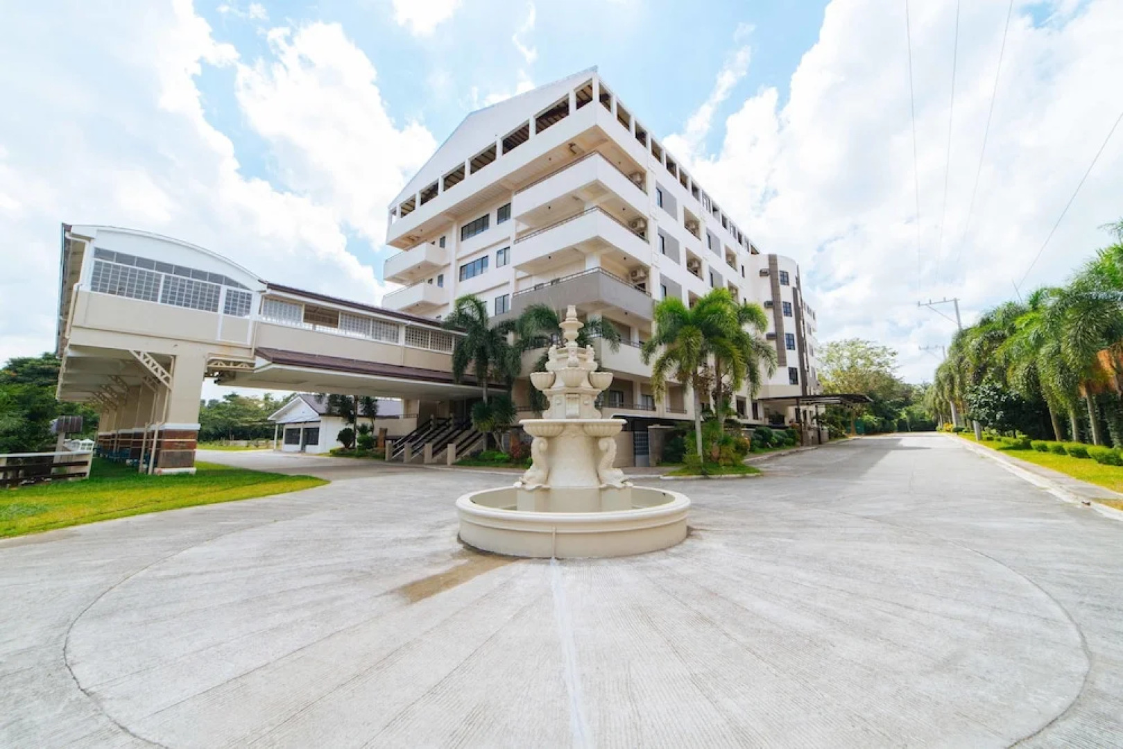 RedDoorz Premium @ Sta Rosa Tagaytay Road