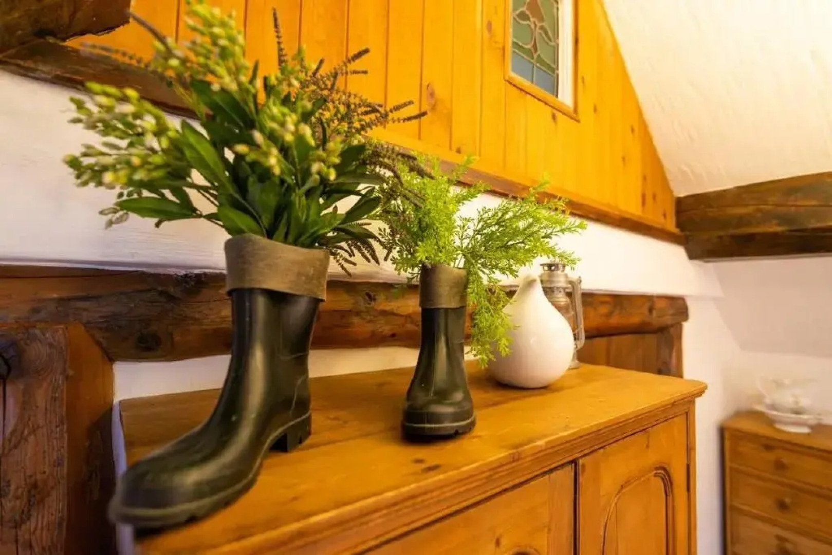 Beautiful Luxury Cottage on Lake Side, England