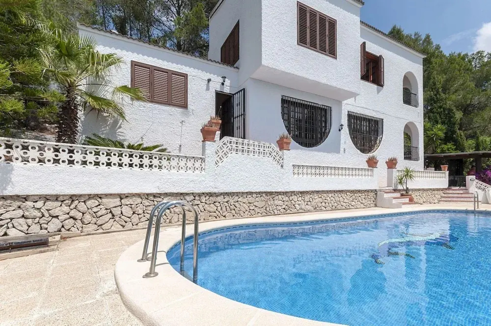 Casabra in Ador With 5 Bedrooms and 3 Bathrooms