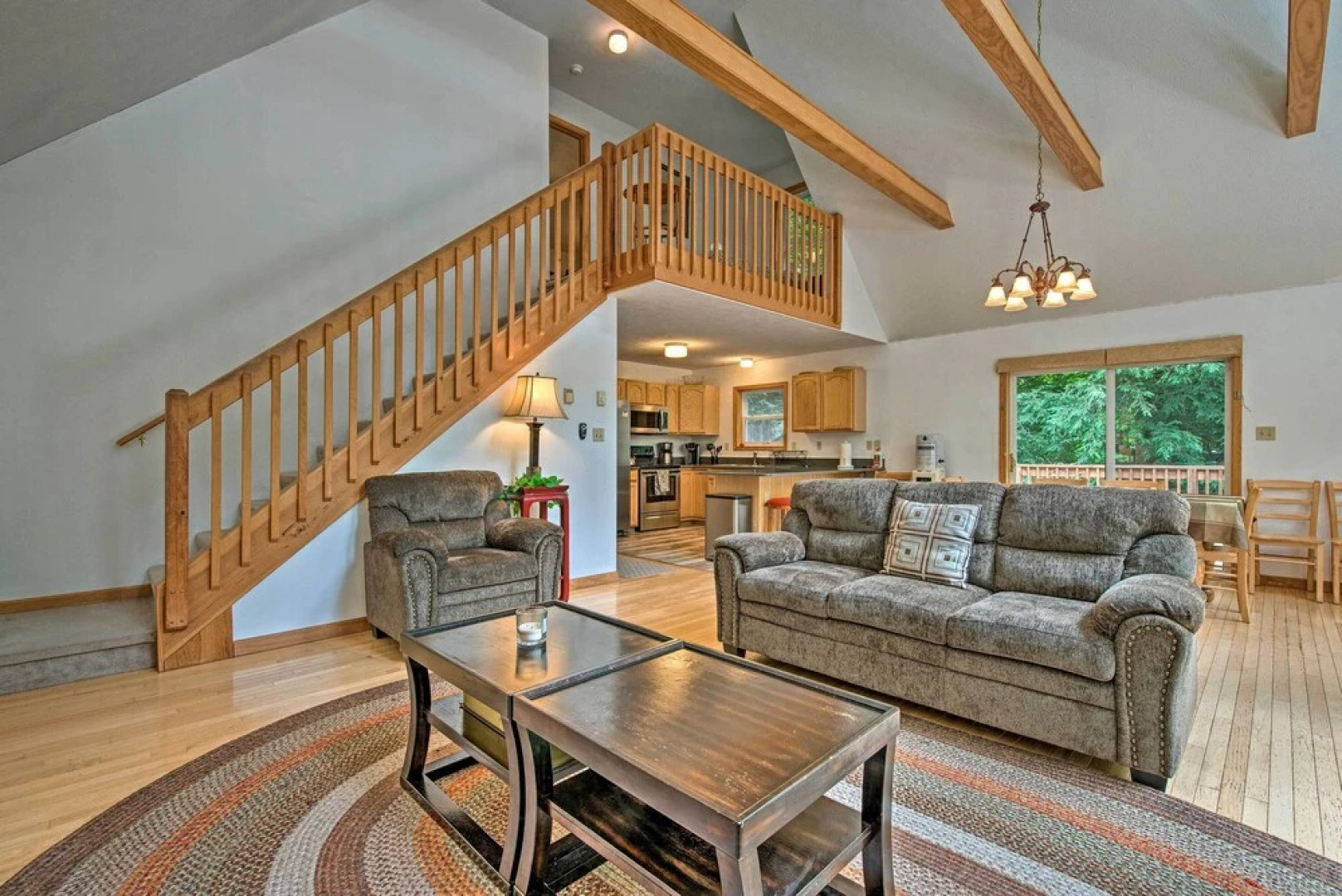 Lakeside Camelot Chalet: 3 Mi to Jack Frost Skiing