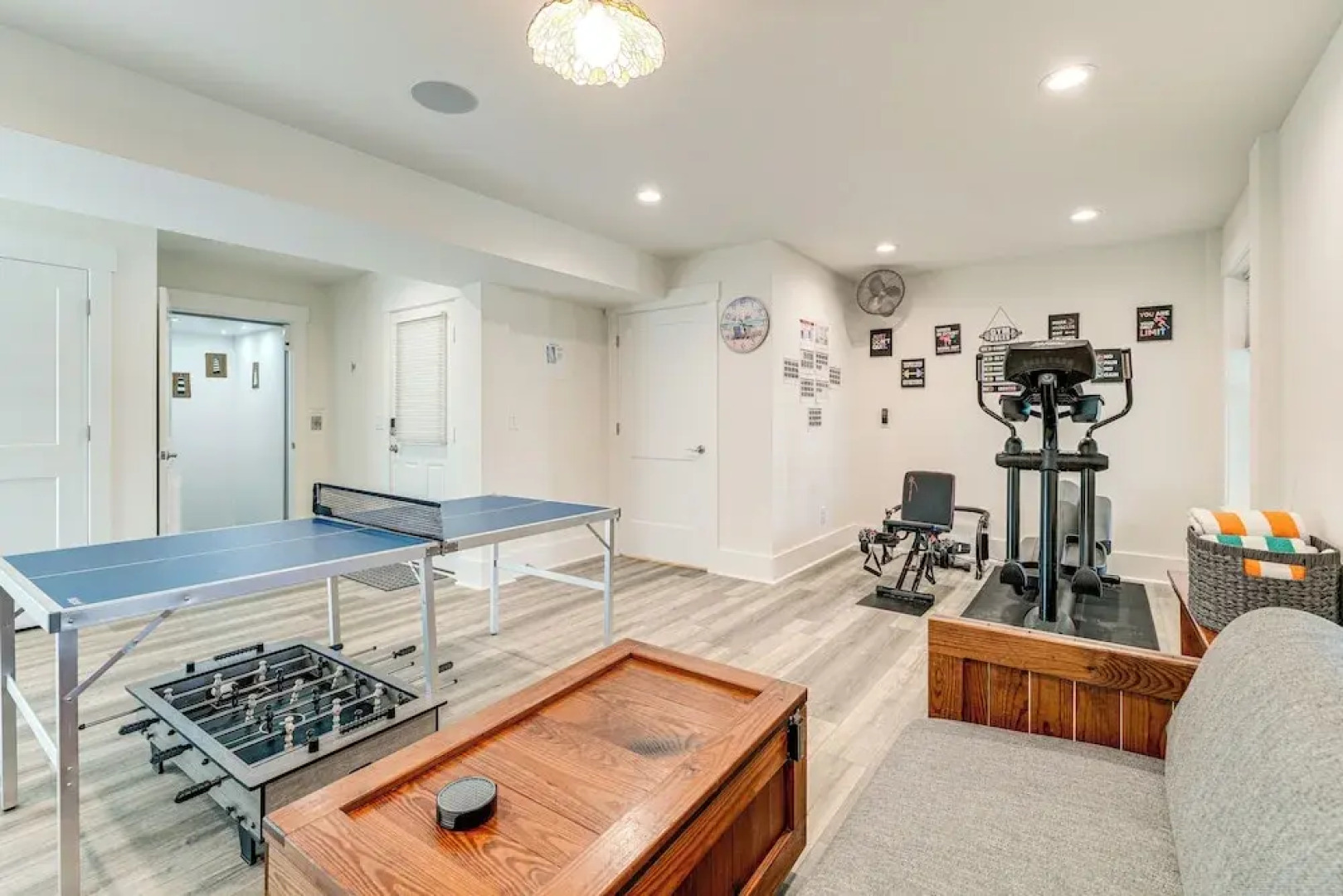 Walk to Beach: Southern Shores Retreat w/ Hot Tub