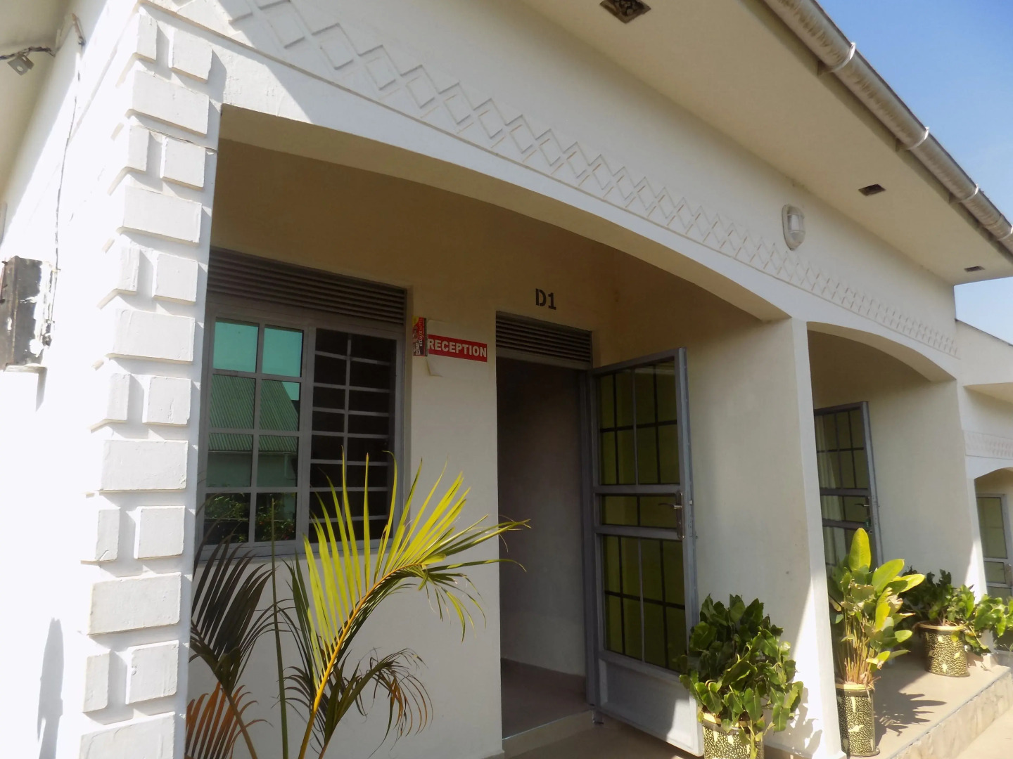 Deluxe Hotel - Ishaka