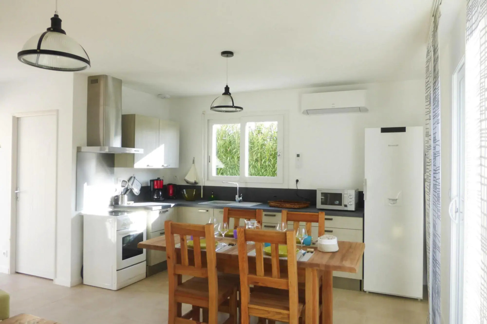 Nice Holiday Home With Private Terrace, Arpaillargues-et-aureillac