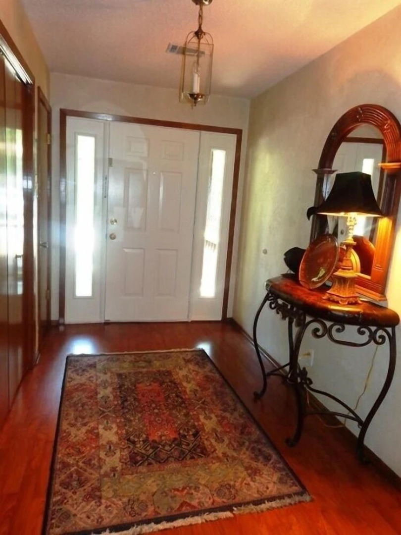 Forest view, log-sided two bedroom, two bath condo on Lake Ouachita. by RedAwning