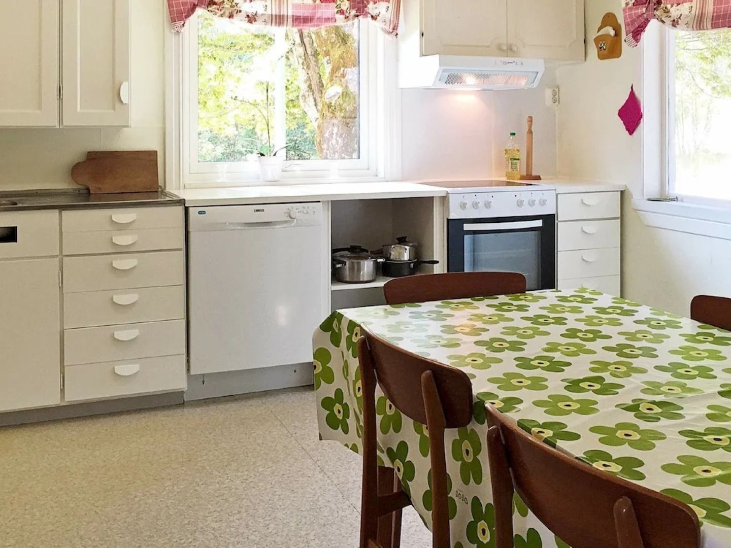 8 Person Holiday Home in Stadlandet