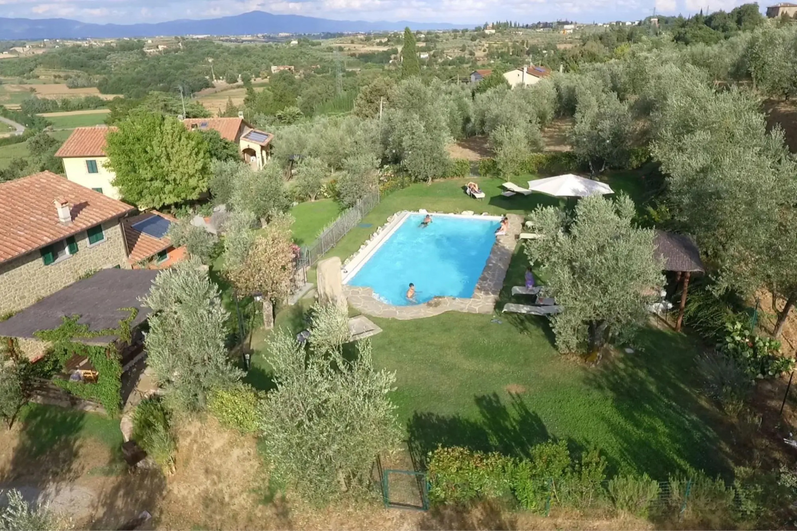Beautiful villa sleeps 8 with private garden and pool-VILLA AGRIROSA